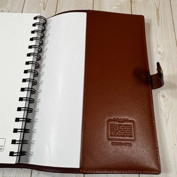 🦖☃️ COACH Holiday Notebook in Signature Canvas with Rexy & Snowman ☃️🦖 - Picture 11 of 13